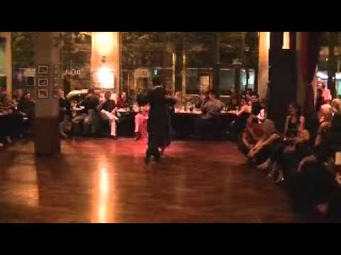 baila en milonga en encuentro pablo valentin moyano y roberta beccarini