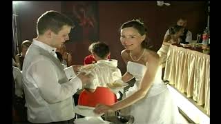 Małgorzata i Wojciech kroją tort weselny!!!