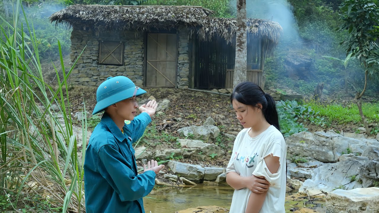 A single mother was fortunate enough to be given an abandoned house by a kind police officer
