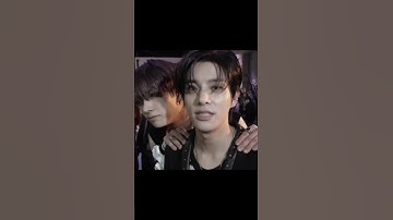 The way heeseung look at jake 😍❤️‍🩹 #ramyeonz #heejake #heeseung #jake #enhypen #kpop #shorts