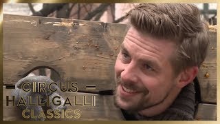 Aushalten: Wer hält länger am Pranger aus? | 2/2 | Circus Halligalli Classics | ProSieben