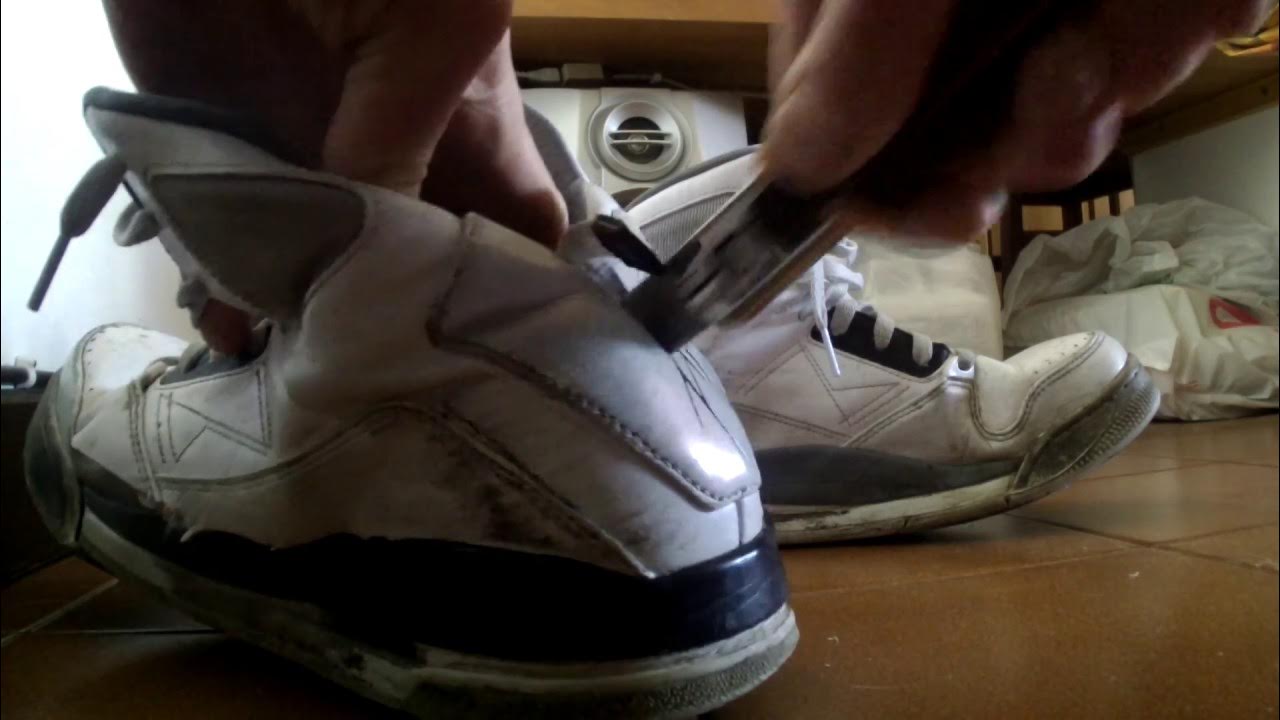 Растягивающиеся кроссовки. Кроссовки жмут прикол. Какие кроссовки не скользят в спортзале. Кроссовки из искусственной кожи. Гифка постирать кроссовки.