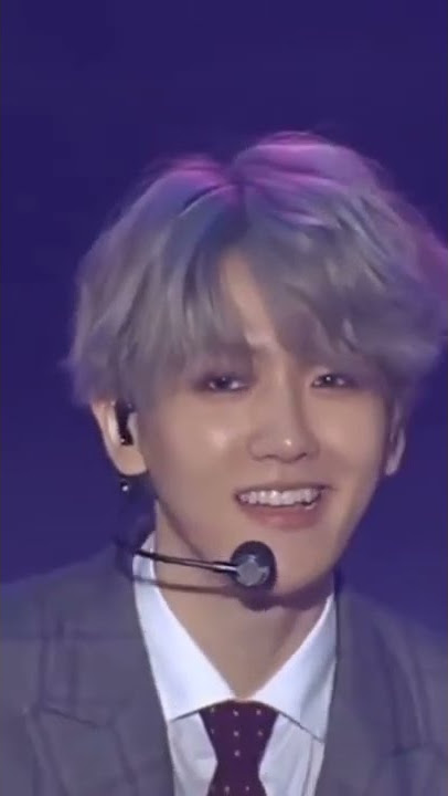 Baekhyun's lipstick chateau wine bit color 🥰😍 #Exo #Lotto