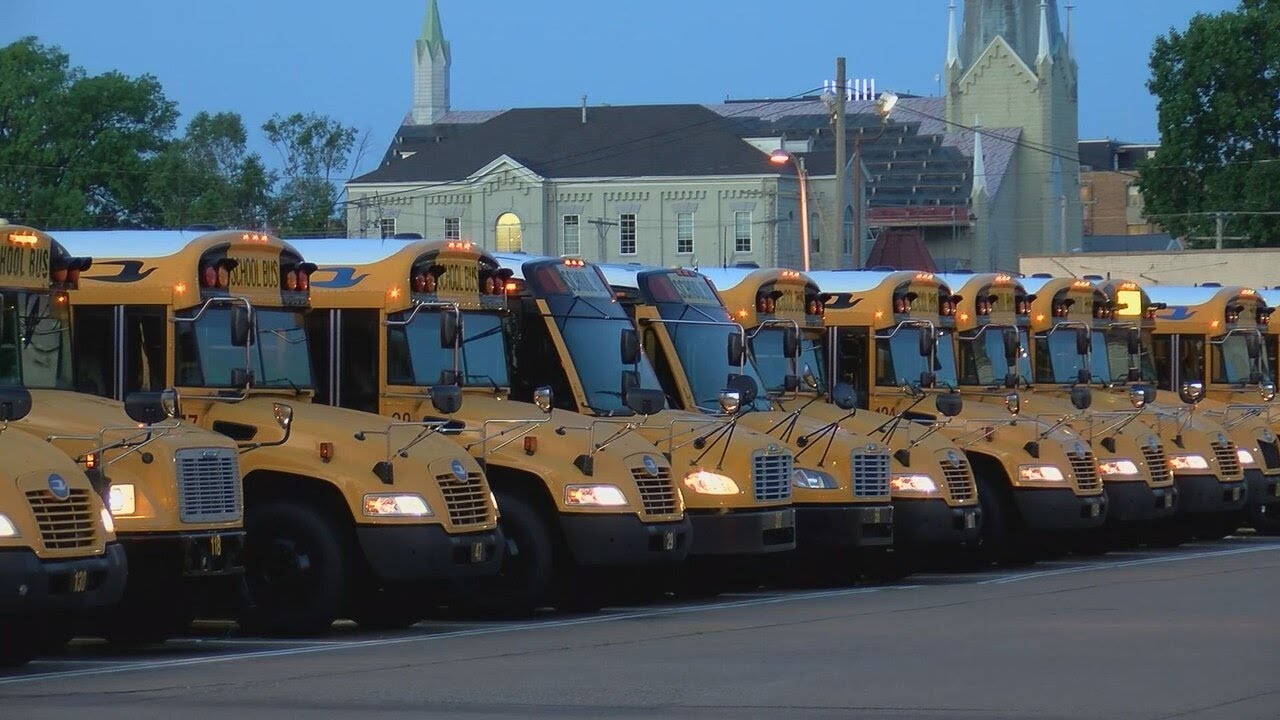 lieutenant governor wants to pay teachers 10,000 a year to