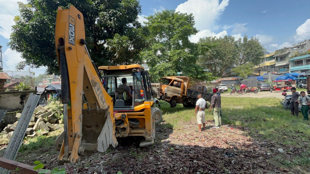 In Nepal, JCB clearing debris after vandalism and arson during the Gen-Z movement-Jcb 3dx