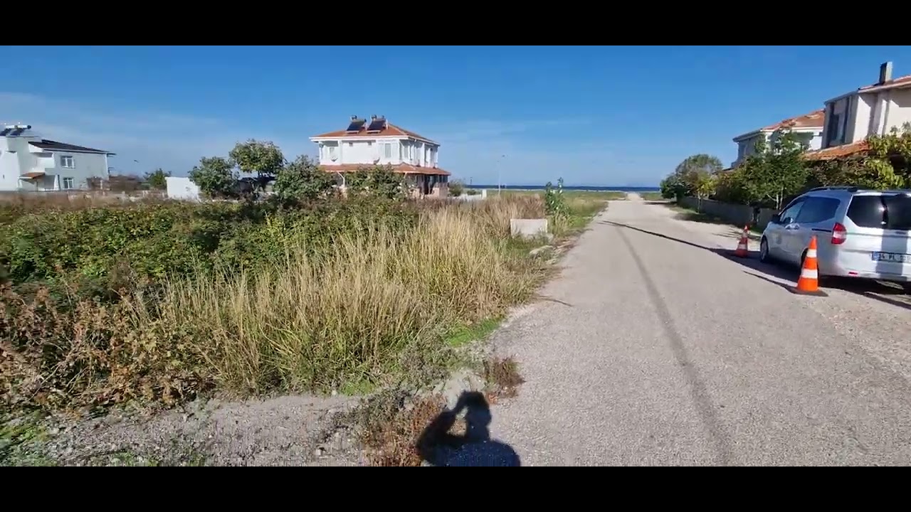 EVİM EMLAKTAN  DENİZ KENT SAHİLDE SATILIK ARSA 412M