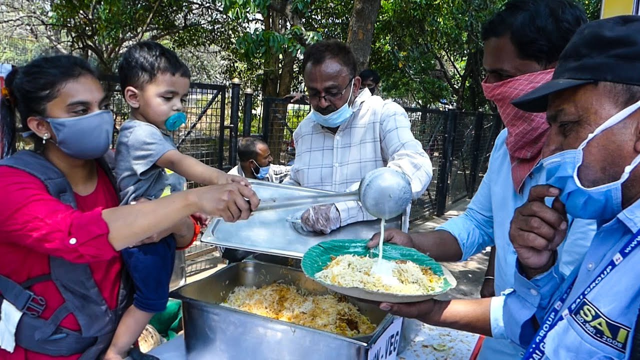 Donating Food to Poor People Through Reach Out | NGO | Street Dine ...