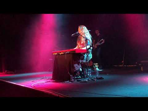 Freya Ridings -