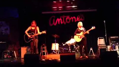 Phyllis Biggar & Mandy Rowden - Blue Eyes Crying i...