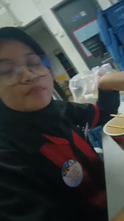 Awek makn mee sedappp