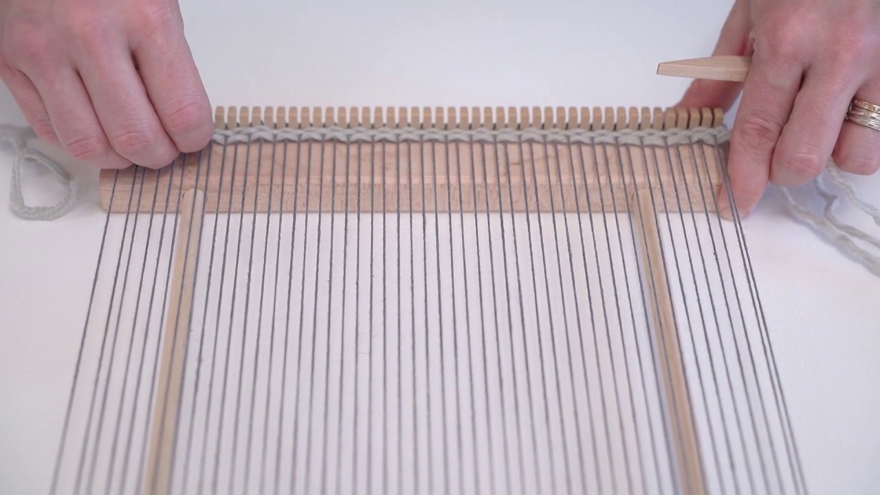 How to use a Weaving Needle 