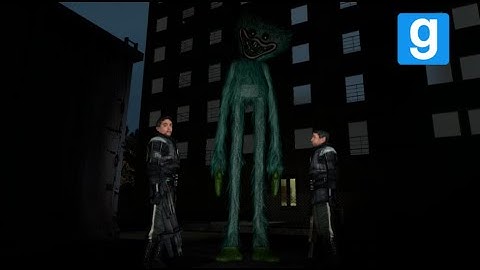 The weird hug.. Huggy Wuggy nextbot chase fight - Garry