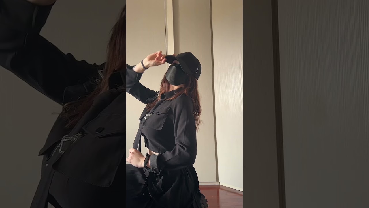 Sembra la divisa di una scuola giapponese ahahahah🌸