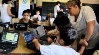 Parada Leis y Fachinal: llegaron a Misiones 24 aulas digitales móviles y 375 netbooks