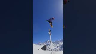 Valentino Guseli springt naar wereldrecord van 11,53 meter hoogte 🤯 #snowboarding #worldrecord