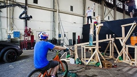 Behind the Scenes of "The Athlete Machine" - Red Bull Kluge
