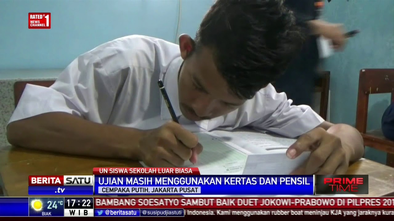 Siswa SLB Ujian Nasional Menggunakan Kertas dan Pensil Siswa SLB Ujian Nasional Menggunakan Kertas dan Pensil