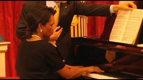Condoleezza Rice playing the piano for Queen Elizabeth II