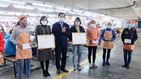 Liên đoàn Lao động tỉnh tặng quà Tết