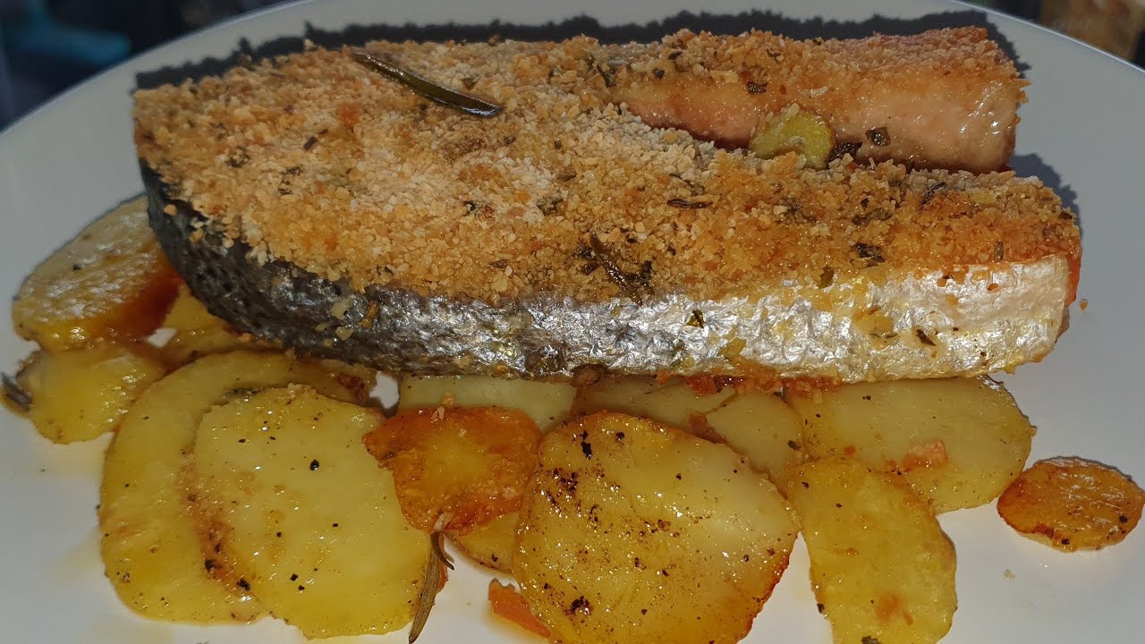 SALMONE GRATINATO AL FORNO CON PATATE - semplice da preparare, veloce,  molto gustoso e leggero.