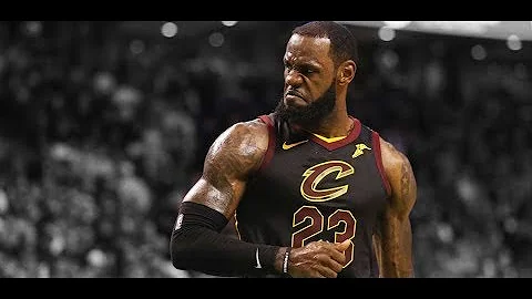 05/31/18 - LeBron James DENIES Stephen Curry with a Nice Athletic Block [2018 NBA Finals Game 1]