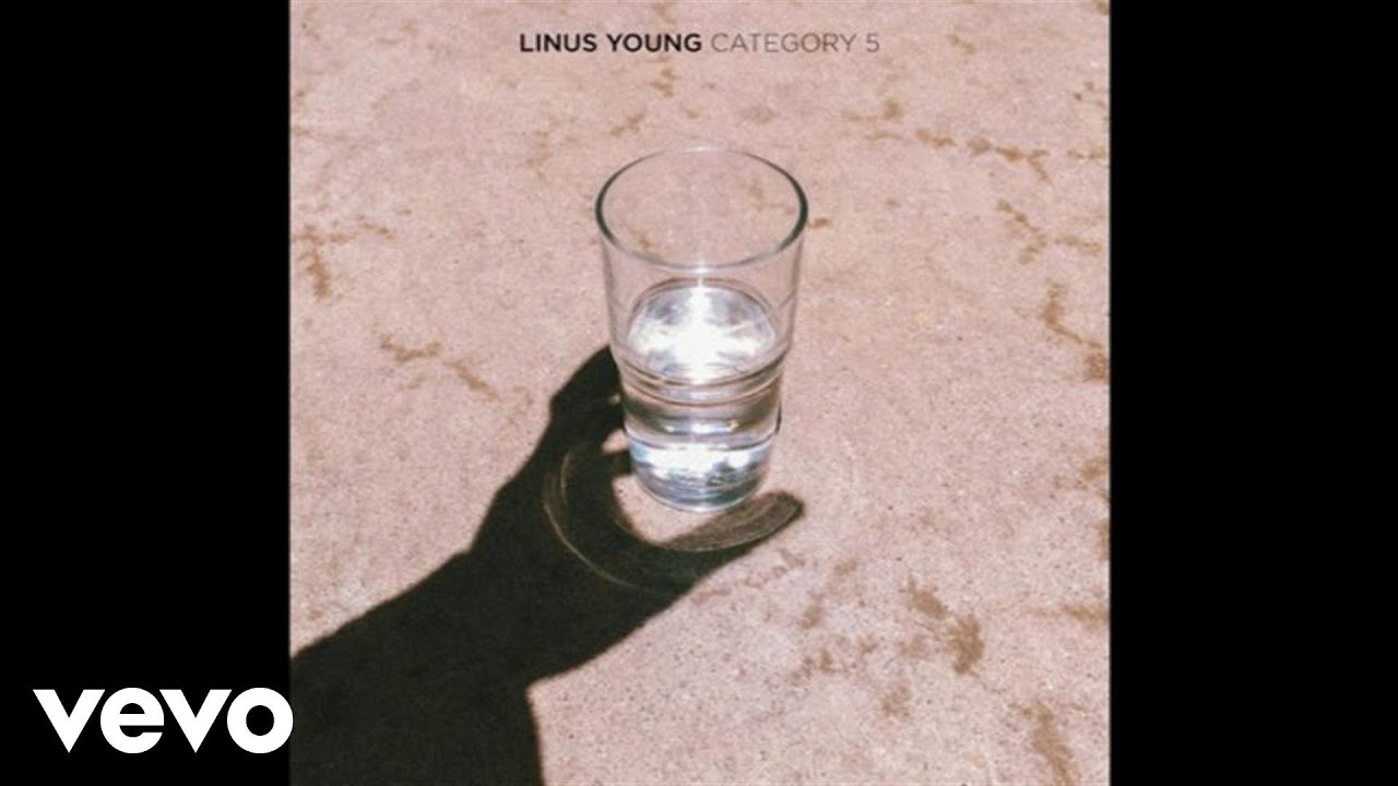 Ver Linus Young - Feet Don't Fly (Audio) no YouTube Ver Linus Young - Feet Don't Fly (Audio) no YouTube