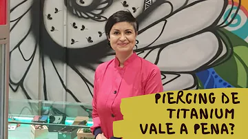 O que é um piercing de titânio?