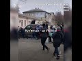 Безоружные жители Купянска борются с российской военной техникой 🇺🇦