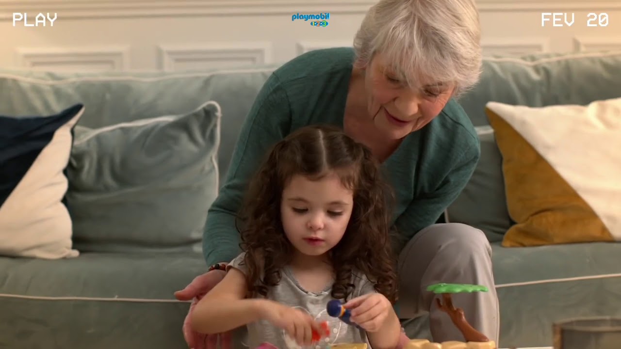 Play Mobil spot la grand mère et sa petite fille