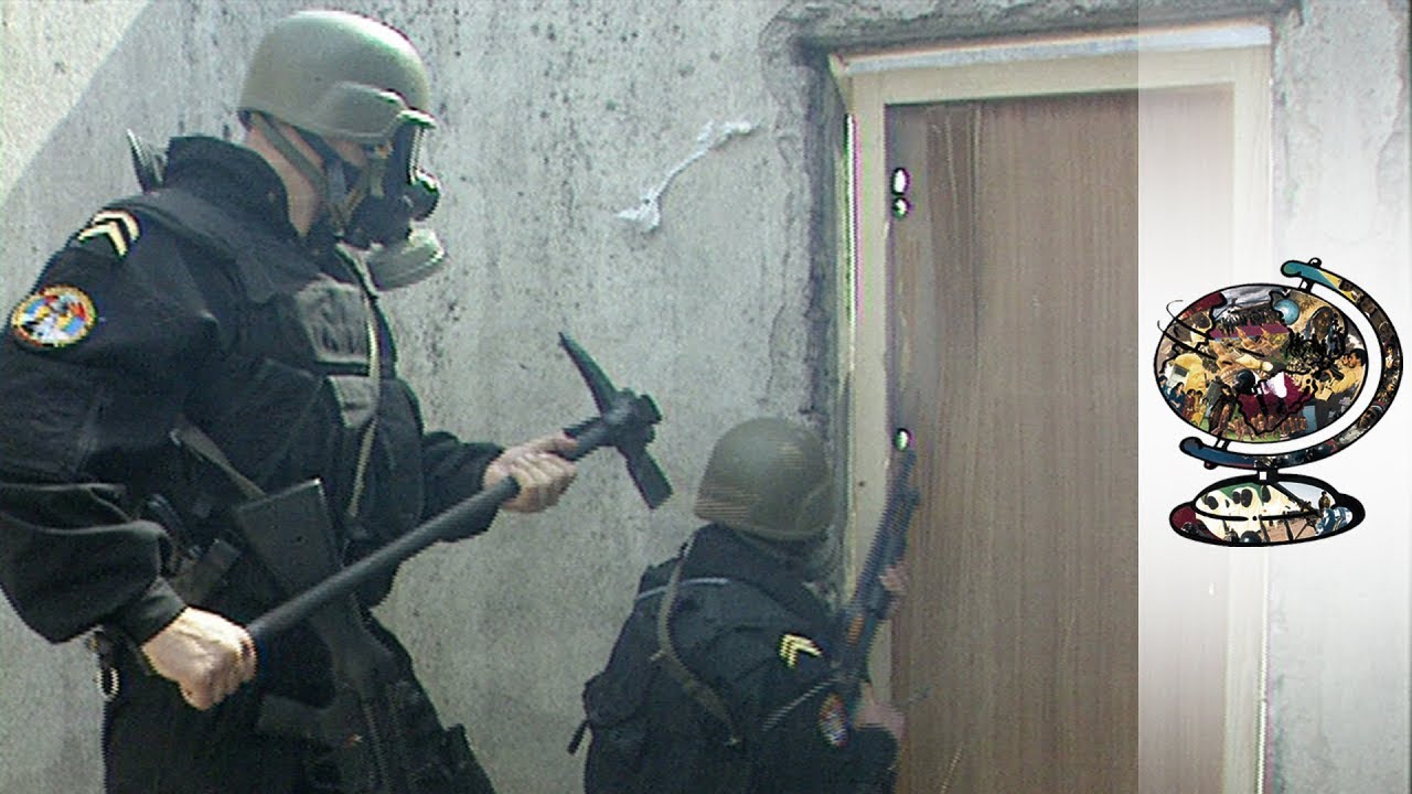 Напряженное время Черногории на пороге войны (2000)