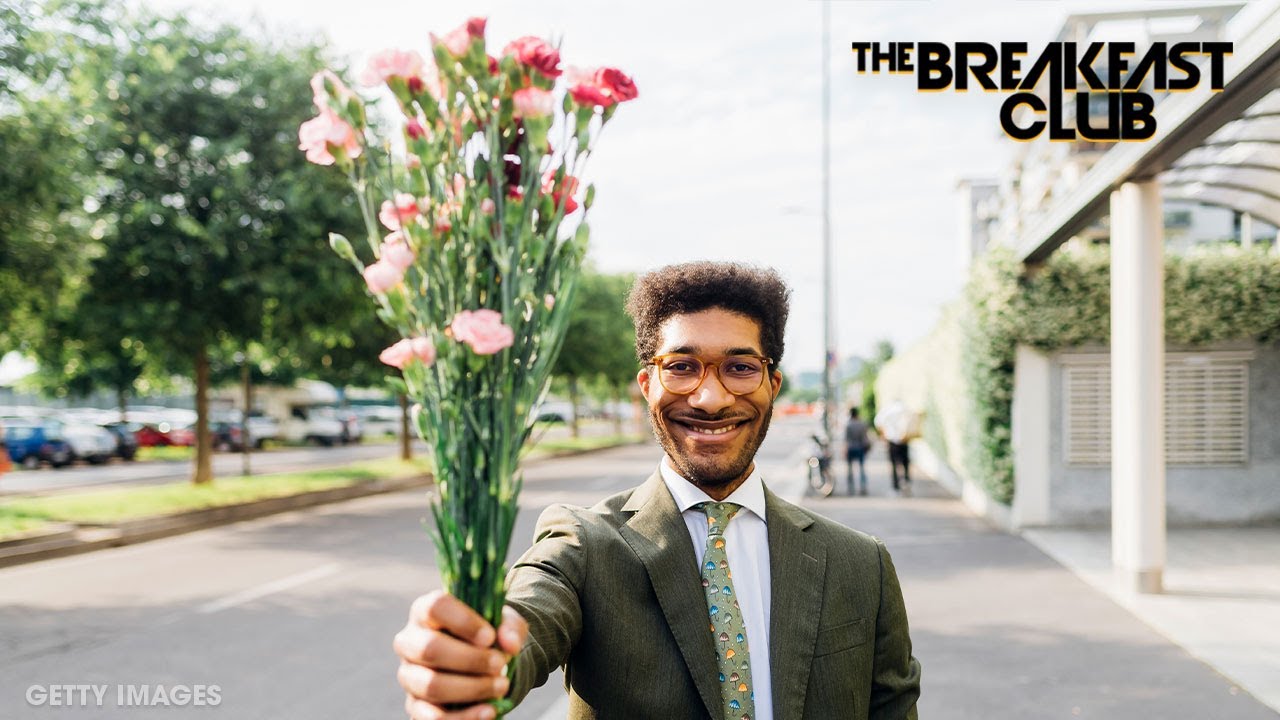 Should You Bring Flowers To A First Date?