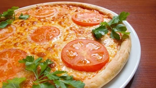 Пицца с сыром Моцарелла )pizza with mozzarella cheese Пицца с сыром Моцарелла )pizza with mozzarella cheese