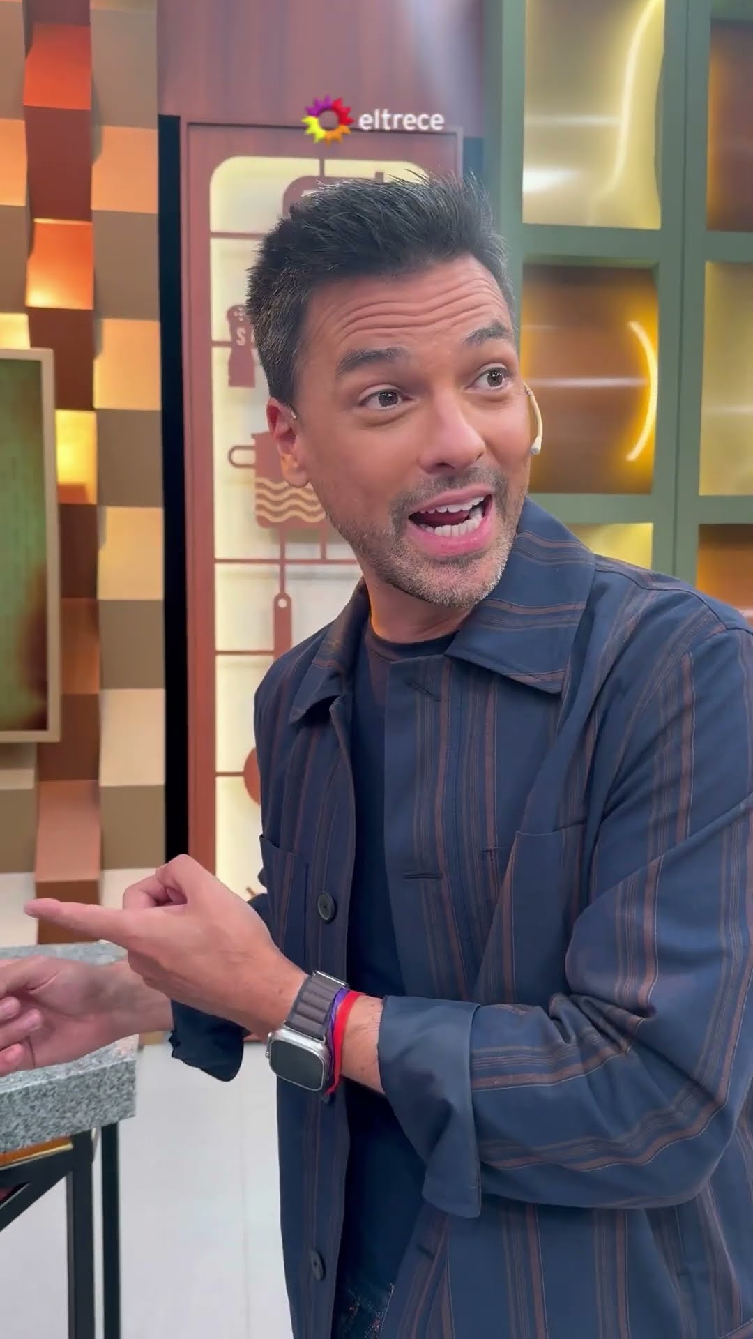 ¡ASÍ NO! El Chino Leunis indignado con Gastón del equipo verde que fue con remera roja
