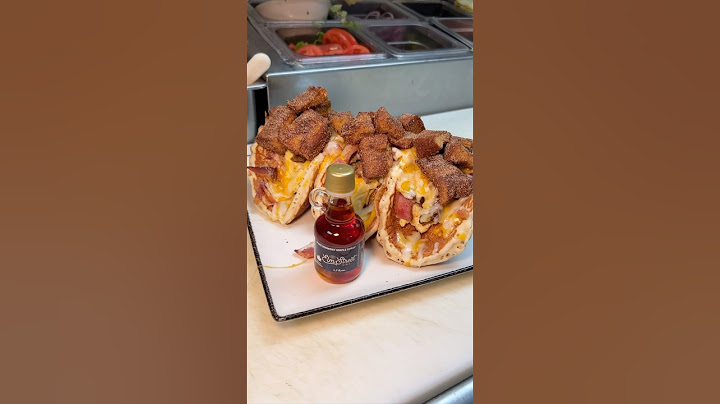 These BRUNCH PANCAKE TACOS from Elm Street Diner in Stamford, CT are next level! 🥞🌮#DEVOURPOWER