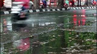 The streets are flooded with rainwater @mamatharianto143 