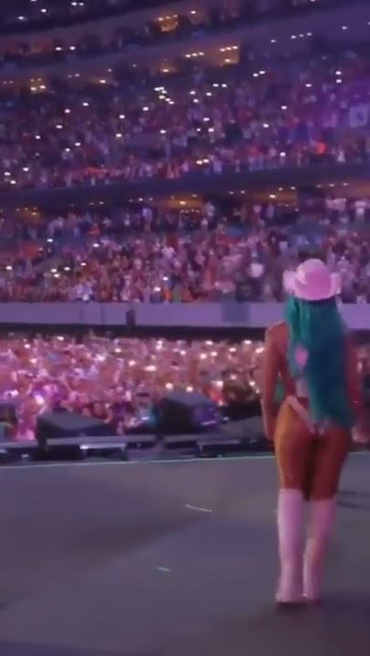 Tenerte ahí nos hizo felices a millones ?? #BichotaReloadedTour