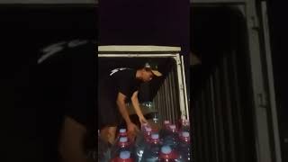 Download Lagu proses bongkar le mineral galon yang ada MANIS MANISNYA GITU MP3