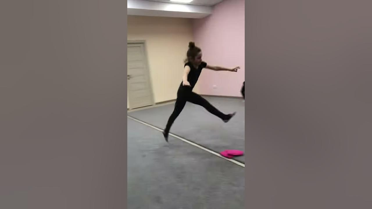 Прыжок в шпагат. - YouTube