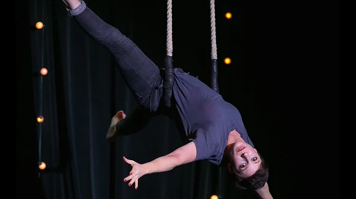 Carolyn Logan on Trapeze | Circus Festivus 2016