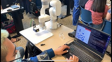 Programación de trayectoria del robot usando Python y utilizando la PC personal.