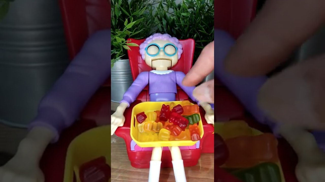 Don't Ever Steal Greedy Granny Red Gummies!👵🐻🤫 