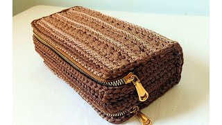 Crochet bag with two pockets, easy and elegant