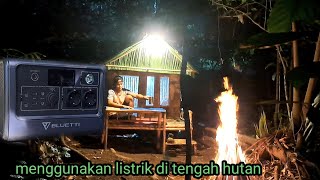 camping di hutan//membuat kabin kayu dilengkapi alat moderen..BLUETTI.EB70 power station