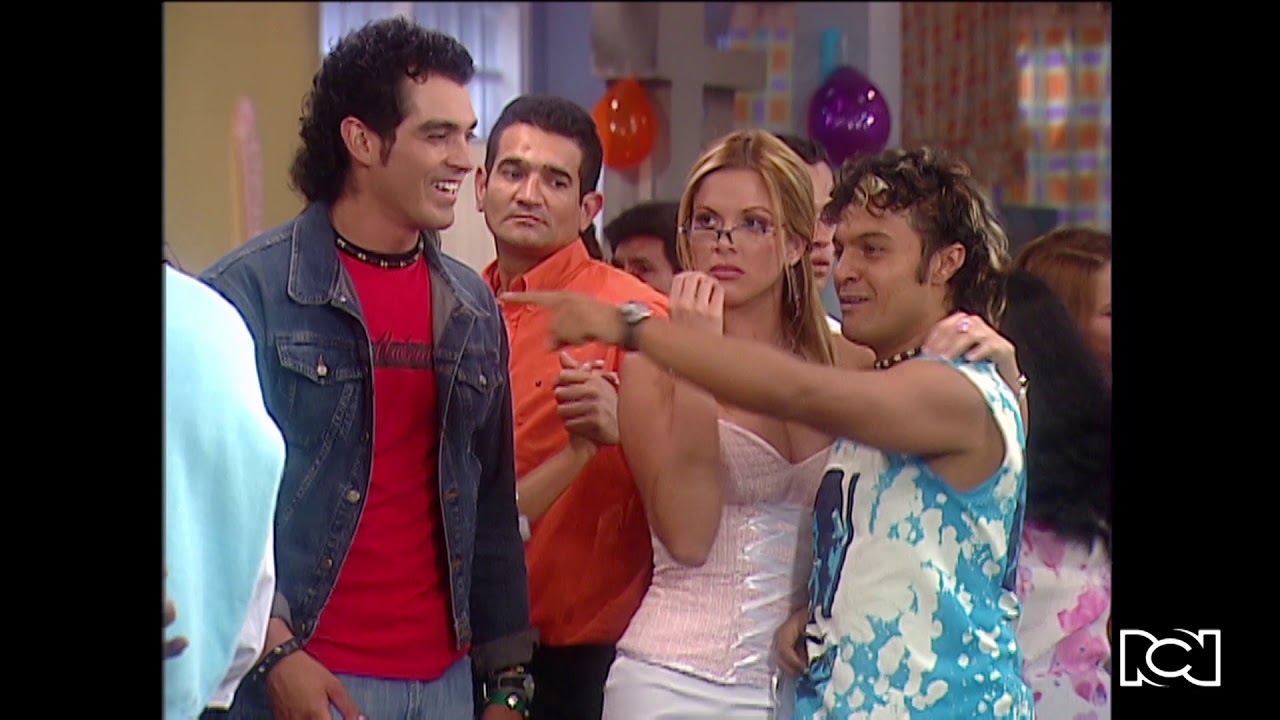 Leo y Santi pelean en el bazar | Los Reyes - YouTube
