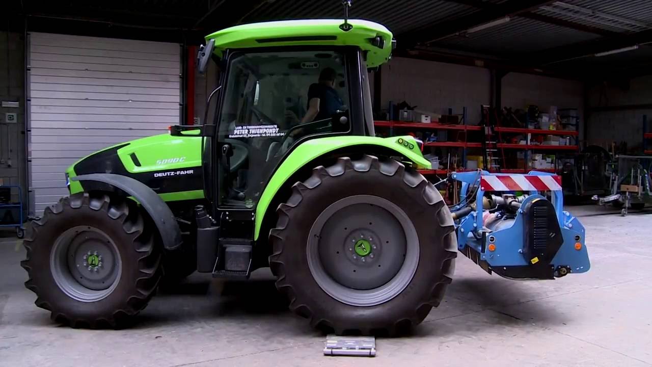 Welke bandenspanning op een tractorband? - YouTube