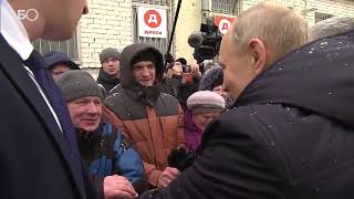 «Вы же замерзли!»: Путин остановил машину, чтобы пообщаться с жителями Череповца