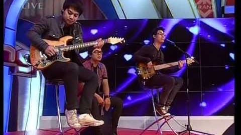 Mario "Hentikan Niatmu",performed at Derings (11/05)(Courtesy TransTV)
