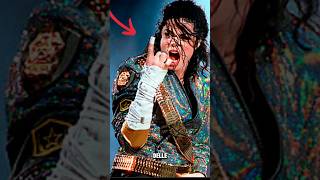 PERCHÉ MICHAEL JACKSON INDOSSAVA IL NASTRO? #michaeljackson #biopic #jackson #michael #moonwalk