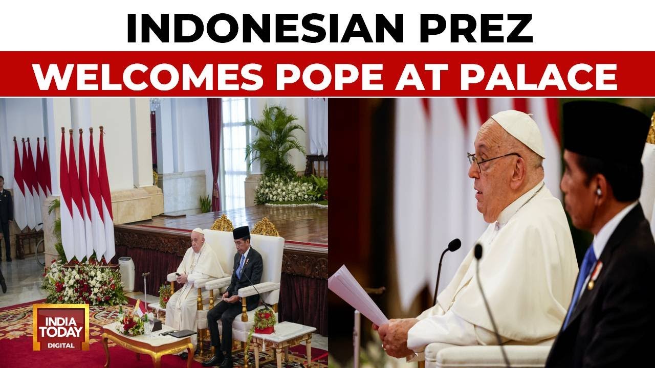 Indonesian President Welcomes Pope Francis At Palace In Jakarta