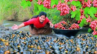 Women Found Snail and Grapes for dog - Fried Snail Eating delicious HD